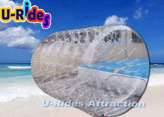 Красочный надувной водный роликовый шар на озере